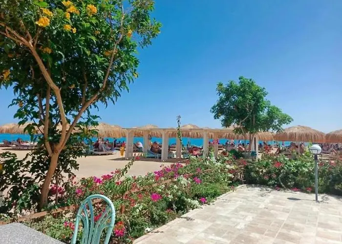 Hambra Avenue 3*
