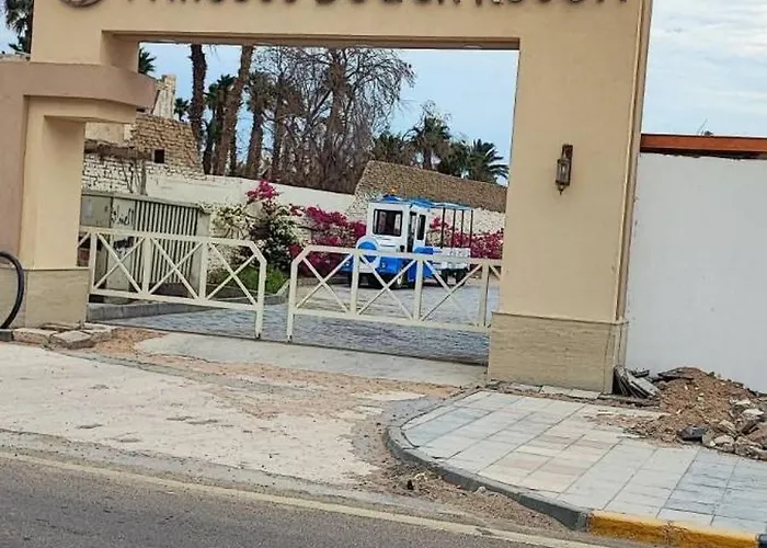 Hambra Avenue Апарт-отель
